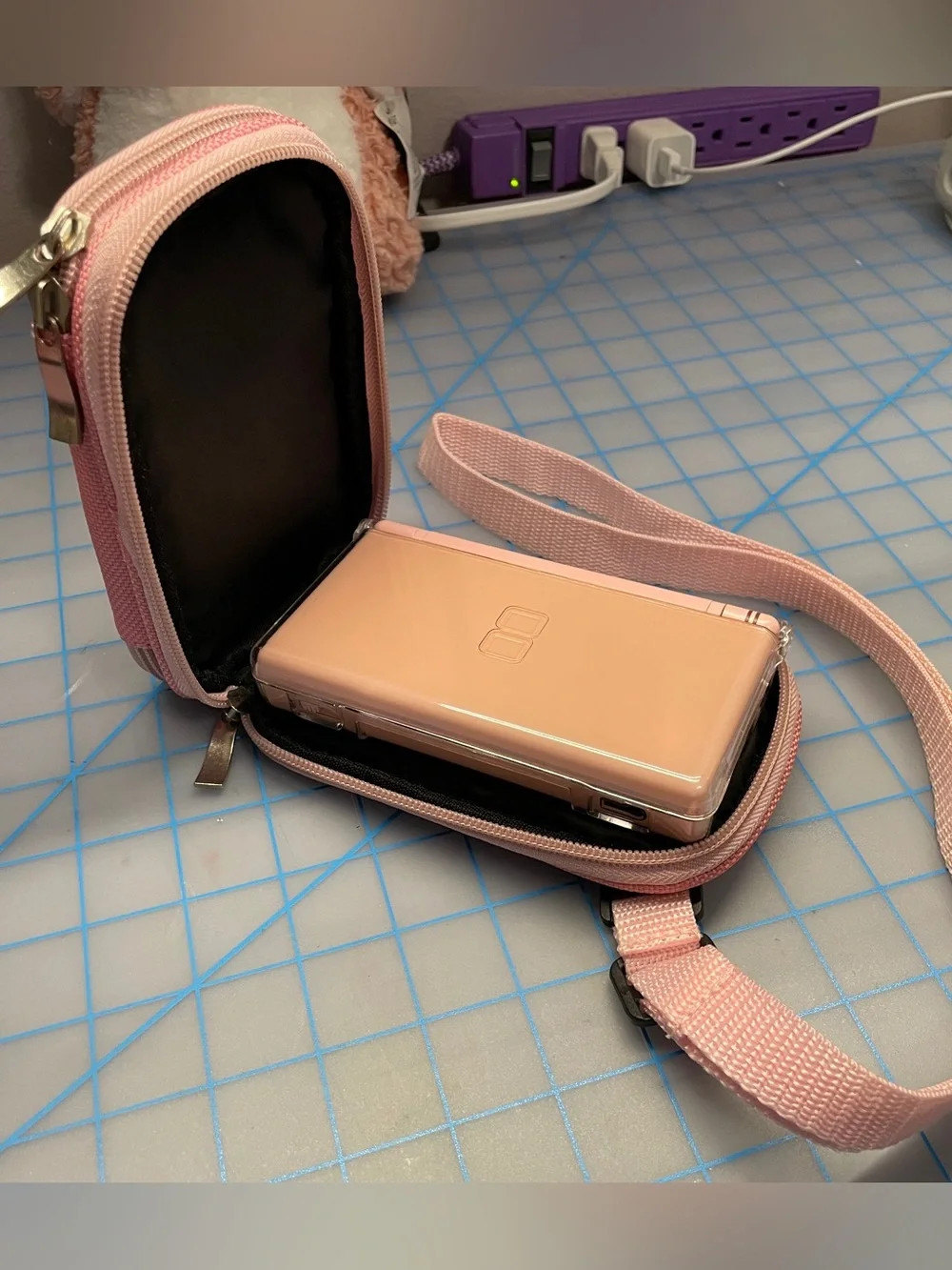 2006 Naki World Nakiworld Nintendo DS Lite Gameboy Pink Electronics Carry Case